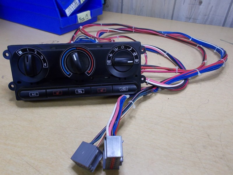 Ford Climate Control w/ Heated Seats 04-12896-11 7C3H-19A642-A1 w/ Harness