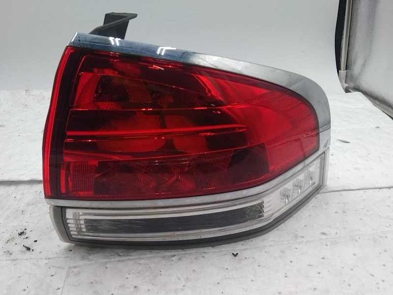 2011 Lincoln MKX Right Tail Light Assembly Gold 76K Miles OEM Quality Used