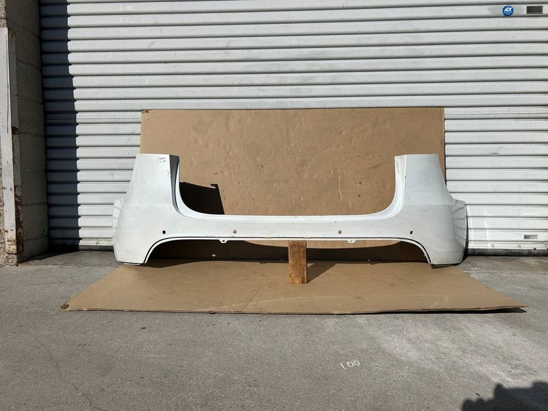 ✅2020-2023 Tesla Model Y Rear Bumper Cover White OEM 1494005-00-B /broken