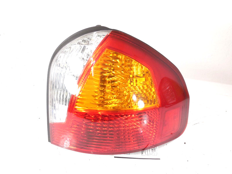2001-2004 Hyundai Santa Fe Quarter Panel Mounted Tail Light Passenger Right OEM