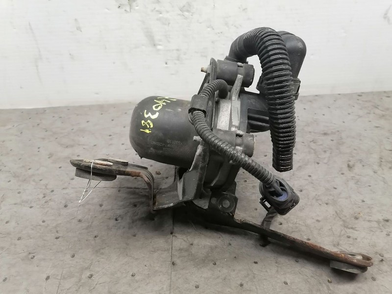 2012 GOLF GTI Air Injection Pump 1483356