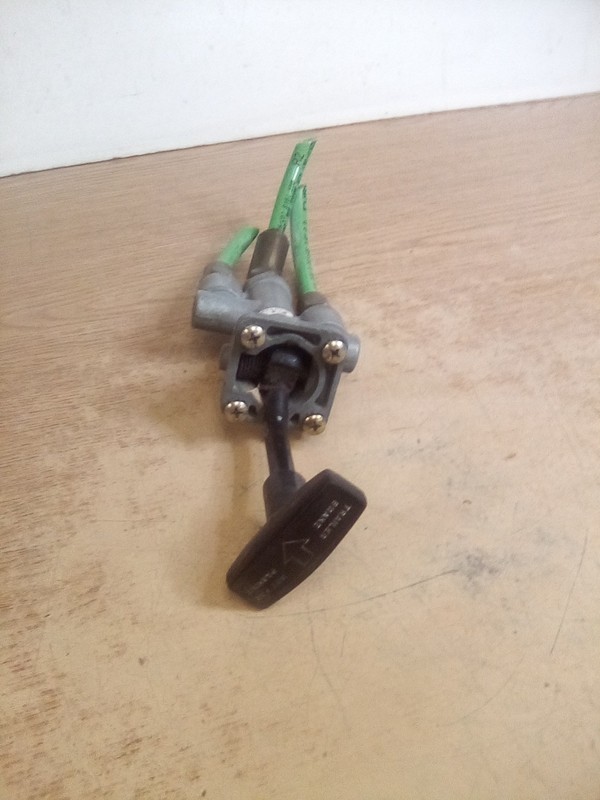 Ford Bendix F6HT-2A747-AB Trailer Brake Valve