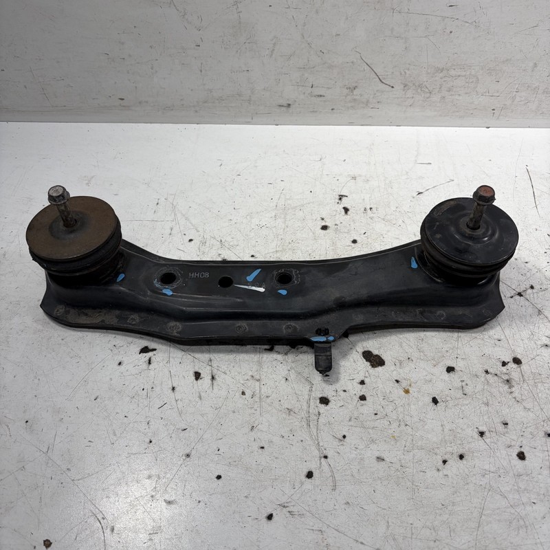 02-06 Honda CR-V 4x4 Rear Differential Mount A 50710-S9A-A01 OEM