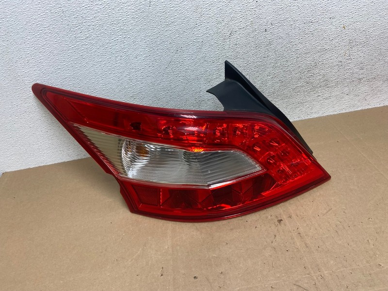 2009 2010 2011 Nissan Maxima Left Driver Lh Side Tail light OEM AE5047 LK