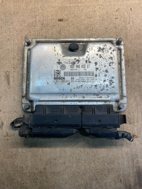 2006 Volkswagen Touareg 3.2L ECM Engine Control Unit ECU OEM Z8644 DG