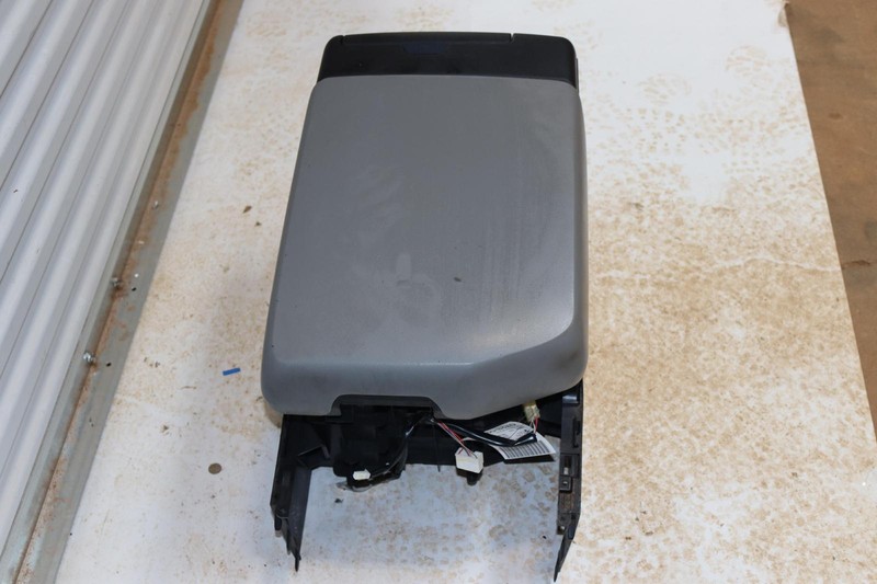 2010 TOYOTA TUNDRA EXTENDED CAB FLOOR CENTER CONSOLE STORAGE ARMREST OEM