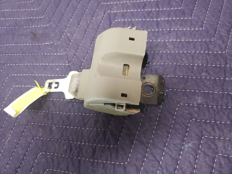 BLAZER S10 Jimmy Chevy gmc 1995 Seat Belt rear middle center seatbelt
