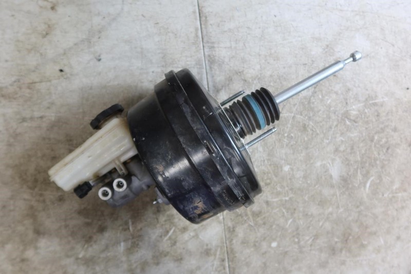 2014-2019 Chevy Corvette C7 OEM Power Brake Booster w/ Master Cylinder 23337594