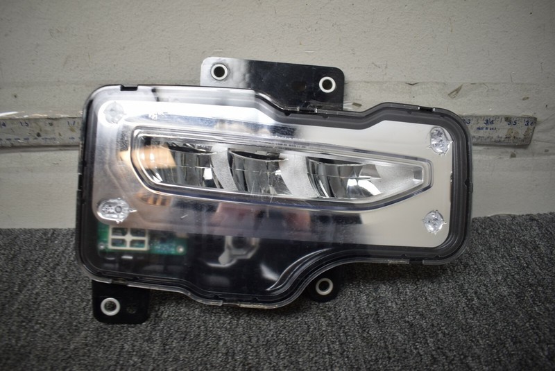 2016-2019 CHEVROLET SILVERADO 1500 FOG LAMP ASSEMBLY FACTORY OEM