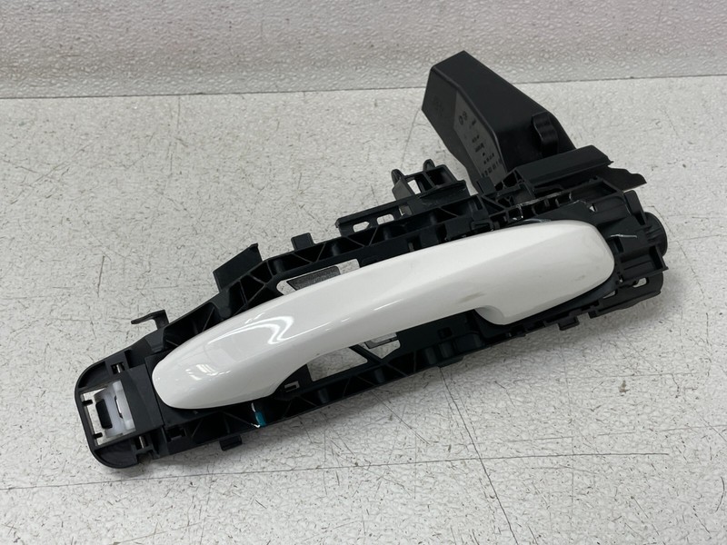 19 20 21 22 Mercedes A220 Front Right Pass Exterior Door Handle White 1416 OEM