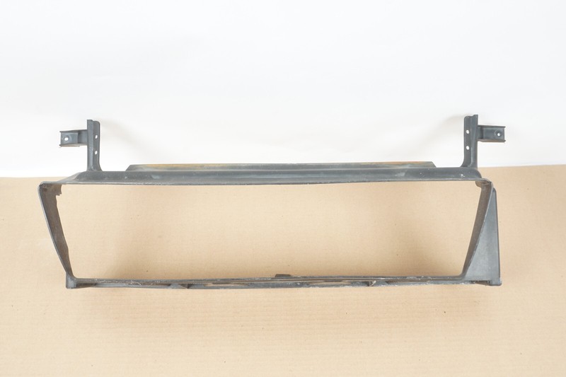 2006-2013 VOLVO C70 T5 Front Air Guide Duct Bumper Upper Trim 30678470OEM