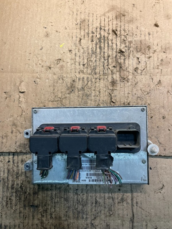 2006 Grand Cherokee Engine Computer 3.7L ECM ECU p05094722af V9146 DG