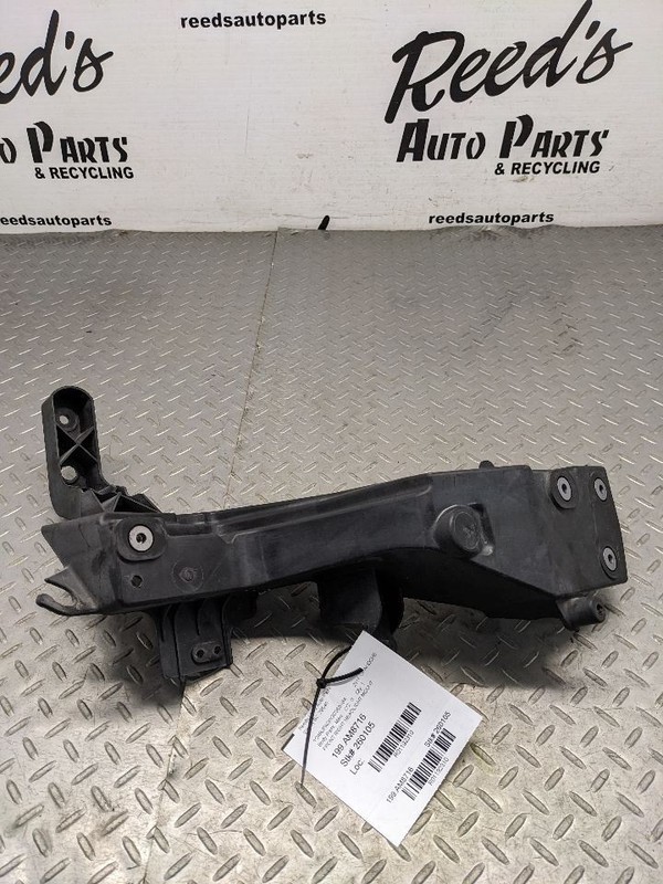 14-21 Jeep Grand Cherokee Overland Front Right Side Headlight Lamp Mount 1192310