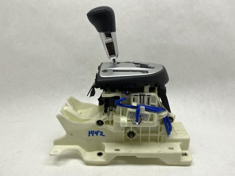 Automatic Transmission Gear Shifter Fits 2007-2010 Mitsubishi Outlander 79849