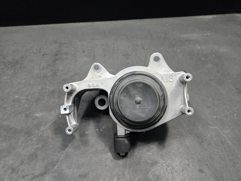 Left Engine Mount Bracket 2022 Nissan Rogue 11220-6RC1B 2021 2023 2024 2025