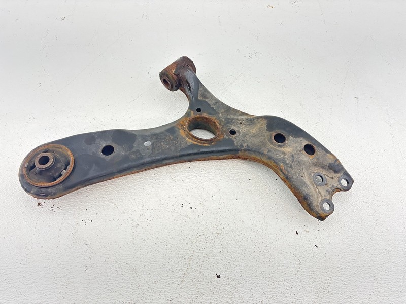 12-15 TOYOTA PRIUS FRONT RIGHT LOWER CONTROL ARM PASSENGER SIDE OEM
