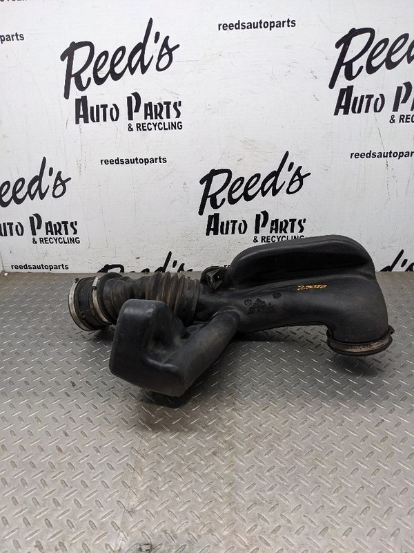 1999-2006 CHEVROLET SILVERADO, TAHOE,SIERRA REAR AIR CLEANER DUCT 253353 1157600