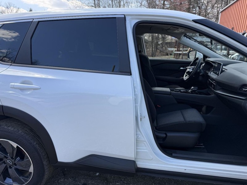 2021-24 NISSAN ROGUE RIGHT ROCKER W/POST WHITE PC:QBE 1.5L AT AWD 1.4K SV 66112