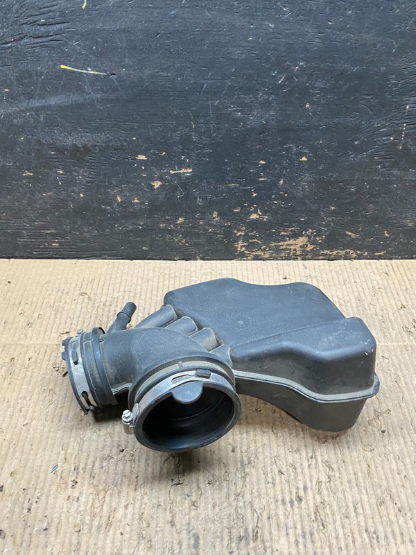 2020 to 2022 Ford Explorer OEM Air Right Intake Cleaner Inlet OEM T9792 DG