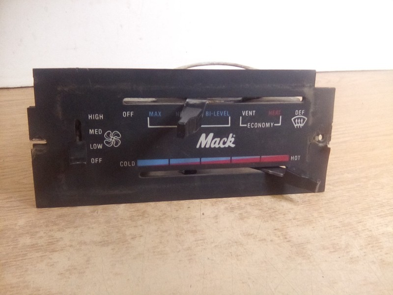 Mack RD-3-4240-0 Climate Control