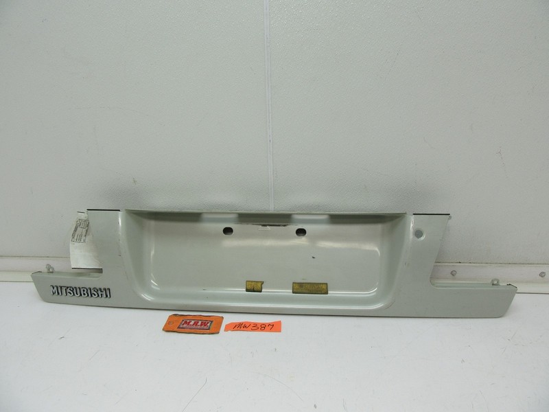 TRUNK LID REAR BACK FINISH PANEL BODY MOLDING TAIL LIGHT TRIM LICENCE PLATE CAR