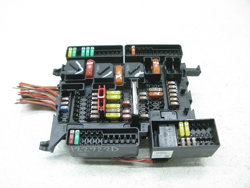16-19 BMW F48 X1 2.0 FUSE RELAY JUNCTION MODULE FUSEBOX IN DASH FRONT OEM 122722