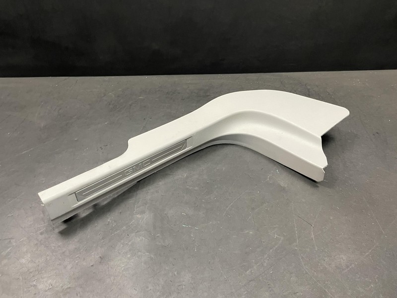 Front Left Door Sill Scuff Plate 2020 GMC Acadia 84610095 2017 2018 2019 -2023 X