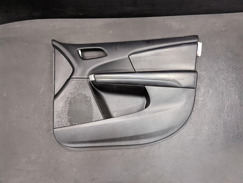Front Right Door Trim Panel 2016 Dodge Journey 3001048LFN 2014 2015 2017 2018