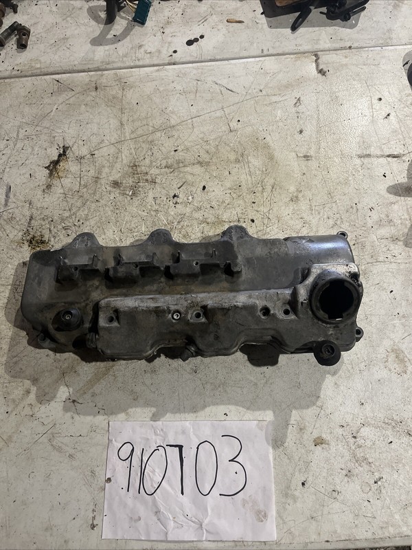 2001 MERCEDES ML 320LEFT SIDE ENGINE CYLINDER HEAD VALVE COVER OEM C22