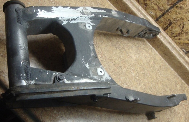 2003 Suzuki GSX-R600 GSXR6 GSXR600 Rear Back Swingarm Swing Arm Pivot Suspension