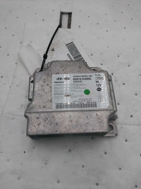 Used Air Bag Module fits: 2019 Hyundai Tucson Air Bag center console with roof a