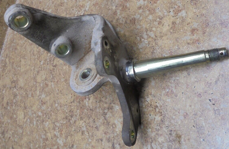 2002 Yamaha ATV Bear Tracker YFM250 YFM 250 Left Front Wheel Axle Spindle Hub 01