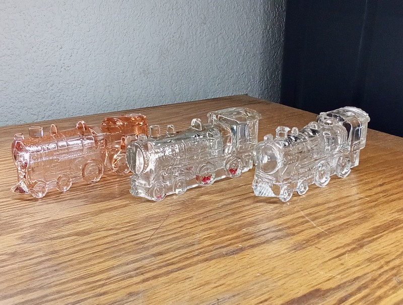Vintage Glass Train Figurines. Lot Of 3.