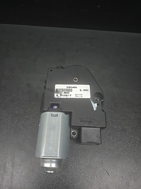 14-24 Maserati Quattroporte M156 Ghibli Sunroof Sun Roof Motor 673000063 OEM