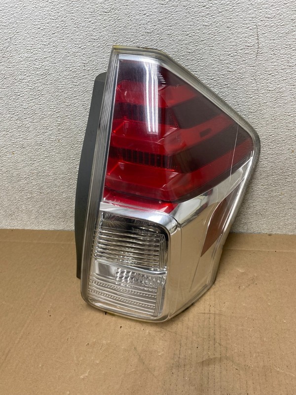 2015 to 2018 Toyota Prius V LED Right Passenger RH Tail Light Oem s0228 DG
