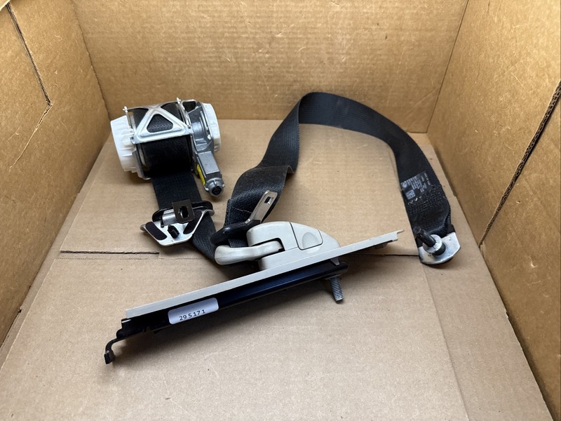 2014-2019 Ford Fiesta Front Left Driver Side Seat Belt Seatbelt Retractor
