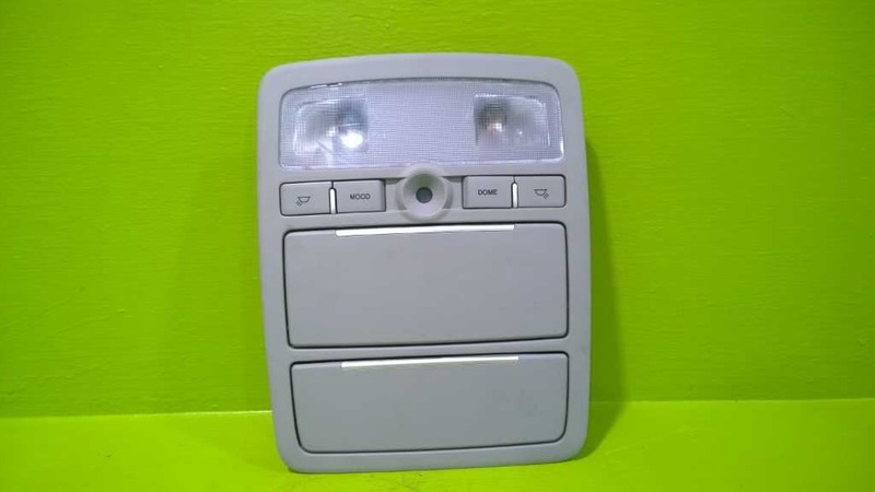 07 08 09 10 11 12 VERACRUZ OVERHEAD DOME LIGHT SUNGLASS HOLDER OEM 2807-15