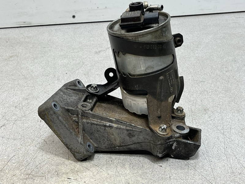 04-06 Mercedes Dodge Sprinter T1N 2.7L OM647 Engine Motor LeftMount Bracket