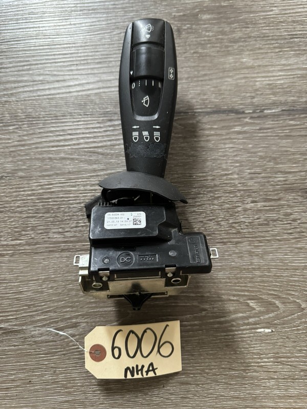 FREIGHTLINER CASCADIA TURN SIGNAL & WIPER SWITCH - P/N: 06-89334-002