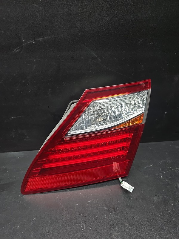 2010-2012 LEXUS LS460 LS460L Inner TAILLIGHT Right Side (Passenger Side) oem