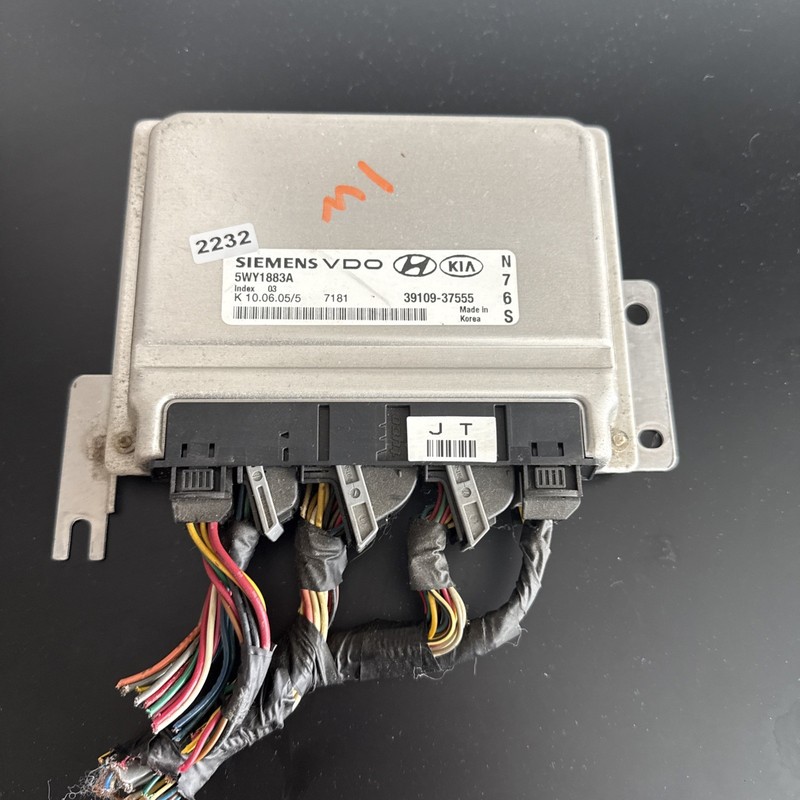 HyundaiSANTE FE Engine Control Unit ECU 39110-03345 - 2.7L OEM