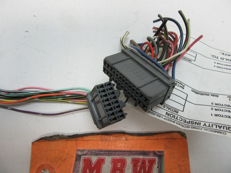 WIRE PLUG CONNECTOR OFF ENGINE COMPUTER 4SFE MOTOR CONTROL MODULE BRAIN ECM ECU
