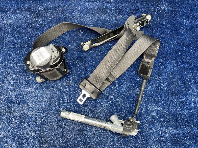 2013 -2016 Dodge Dart Front Left Driver Side Seat Belt Retractor AssemblyOEM
