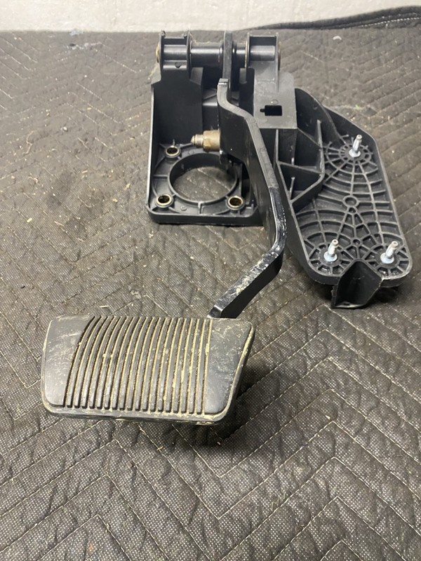 2012 TOWN AND COUNTRY BRAKE PEDAL OEM