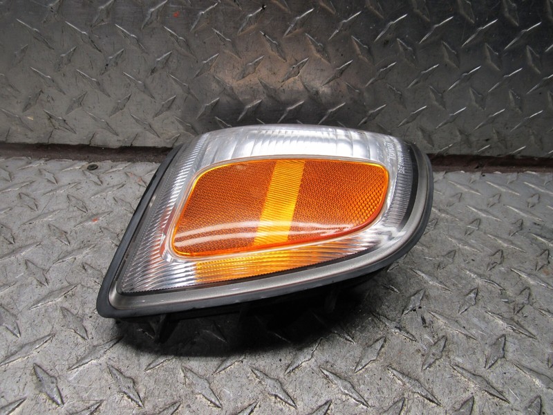 99- 02 TOYOTA 4RUNNER RIGHT PASSENGER FRONT PARK LAMP TURN SIGNAL FENDER MOUNTED