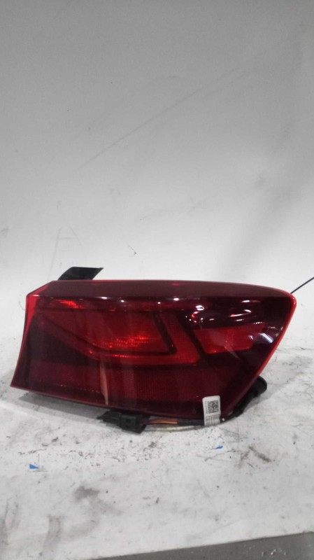Used Right Tail Light Assembly fits: 2019 Kia Forte Sedan incandescent quarter p
