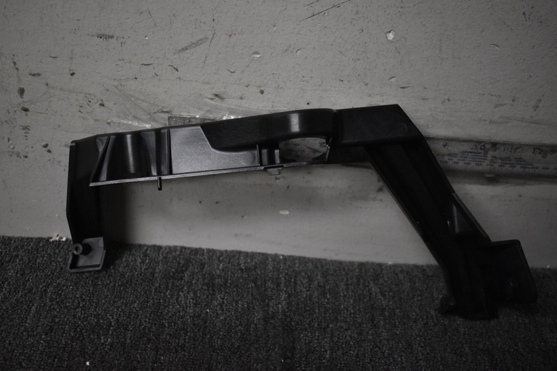 LAND ROVER L405 LEFT SIDE BUMPER BRACKET FACTORY OEM
