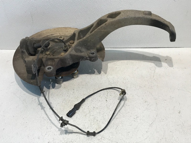 04-05 Jaguar XJ8 X350 4.2L N/A Front Right Passenger Knuckle Hub w/ Shield OEM