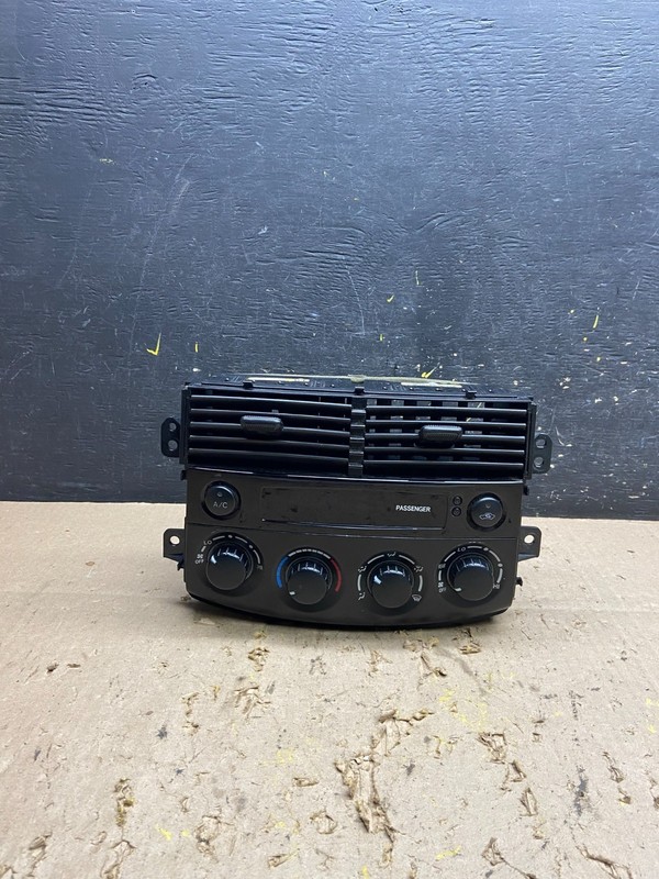 2004-2005 Toyota Sienna A/C Climate Heater Temperature Control Air Vent U5689 DG