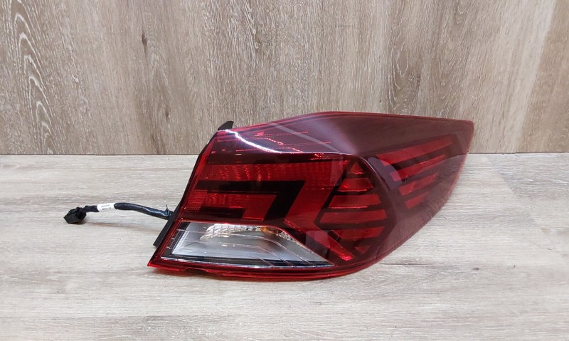 2019-20 HYUNDAI ELANTRA RIGHT TAIL LIGHT SEDAN HALOGEN OEM PART#92402-F3000